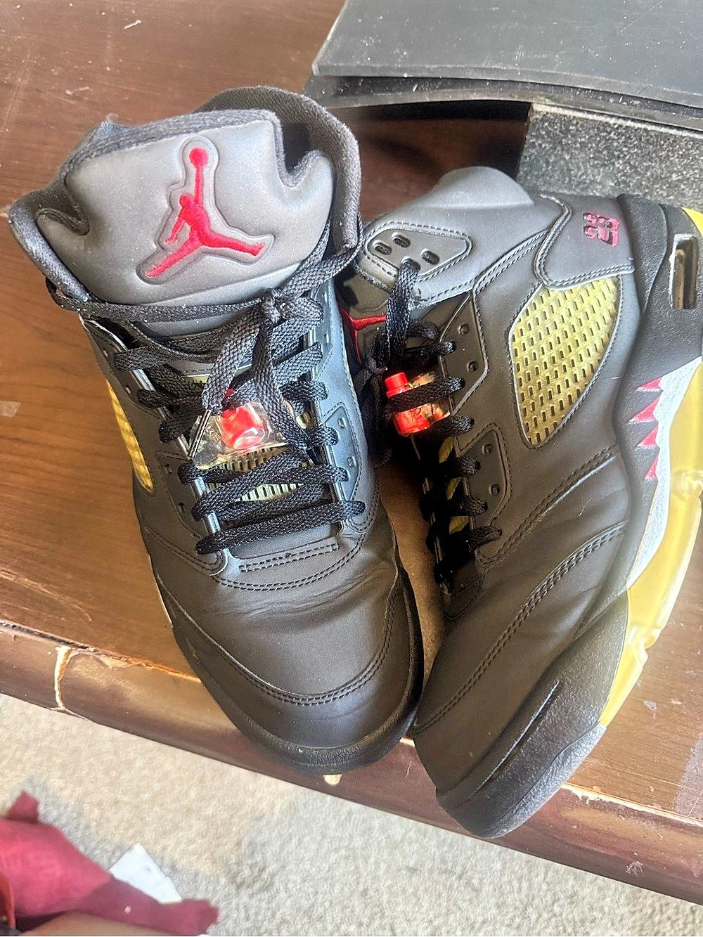 Jordan Air Jordan 5 Retro Sneakers Black & Yellow US 9.5